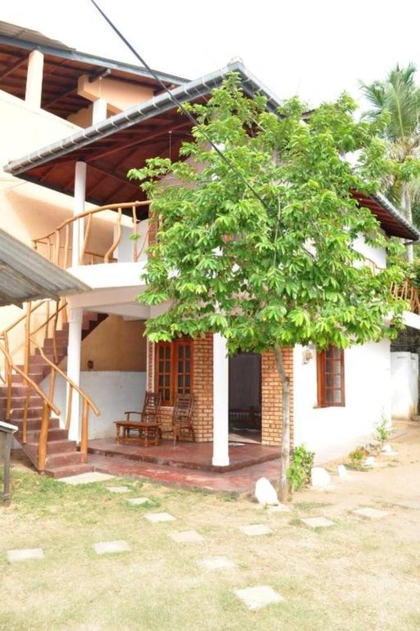 Dilena Beach Inn Tangalle Exterior foto